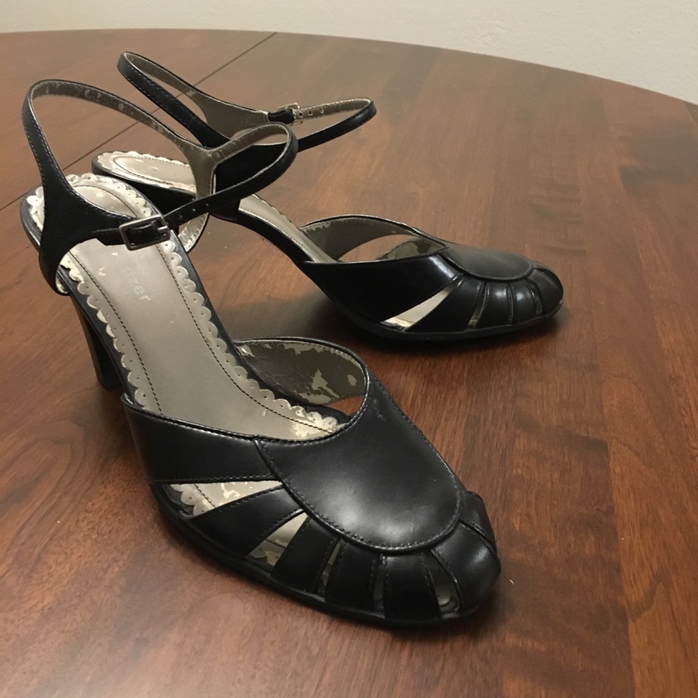 Naturalizer Ankle Strap Round Toe Heels sz 10W